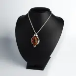 Srebrny wisior z bursztynem Srebrny wisior z bursztynem